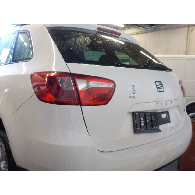Spiegel buiten rechts Seat Ibiza ST (6J8) (2010 - 2015) Combi 1.2 12V (CGPB)