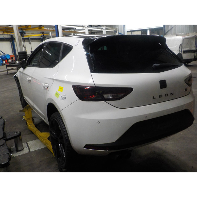 Spiegel buiten rechts elektrisch Seat Leon (5FB) (2014 - heden) Hatchback 5-drs 1.4 TSI ACT 16V (CZEA)