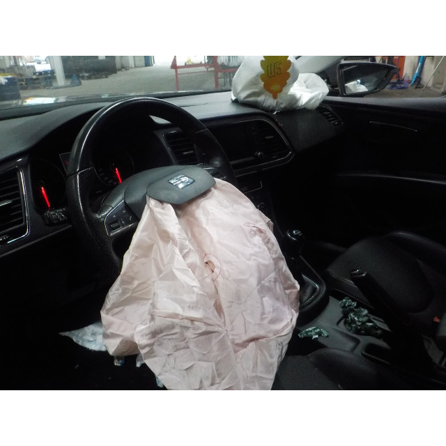 Raammechaniek elektrisch links achter Seat Leon (5FB) (2014 - heden) Hatchback 5-drs 1.4 TSI ACT 16V (CZEA)