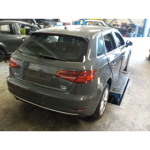 Stuurhuis Audi A3 Sportback (8VA/8VF) (2014 - 2020) Hatchback 5-drs 1.4 TFSI ACT Ultra 16V (CZEA(Euro 6))