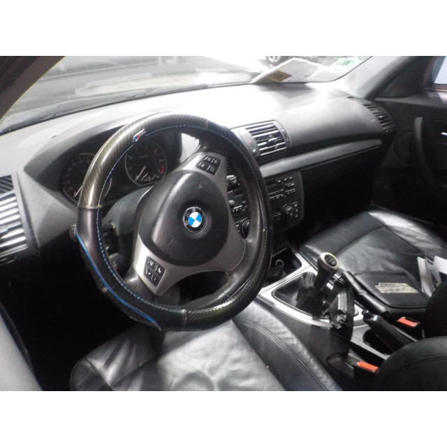 Veiligheidsgordel rechts voor BMW 1 serie (E87/87N) (2004 - 2011) Hatchback 5-drs 116i 1.6 16V (N45-B16A)