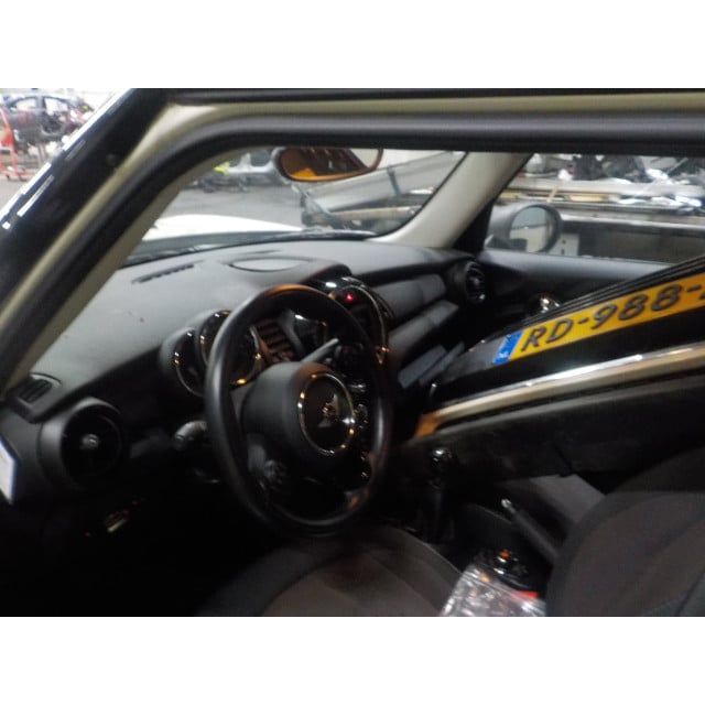 Spiegel binnen Mini Mini (F55) (2014 - 2017) Hatchback 5-drs 1.2 12V One (B38A12A)