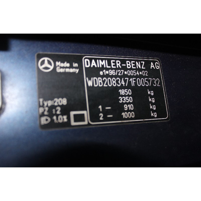 Achterlicht kofferdeksel achterklep links Mercedes-Benz CLK (W208) (1997 - 2000) Coupé 2.3 230K 16V (M111.975)
