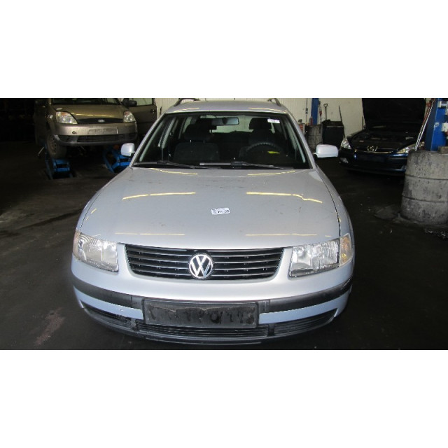 Ruitenwisserarm links voor Volkswagen Passat Variant (3B5) (1997 - 2000) Combi 1.8 20V (APT)