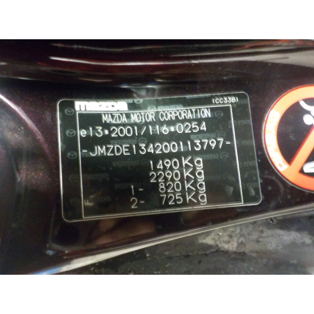 Veiligheidsgordel rechts voor Mazda 2 (DE) (2008 - 2015) Hatchback 1.4 CDVi 16V (Y404)