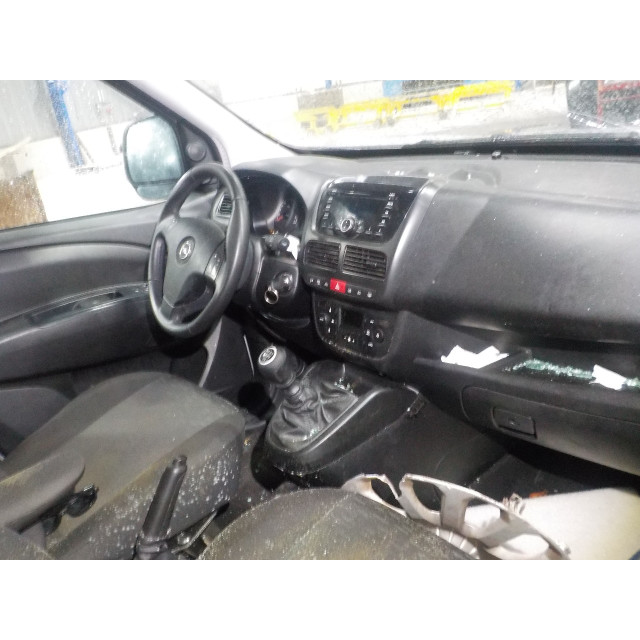 Cockpit Opel Combo (2012 - 2018) Van 1.6 CDTI 16V (A16FDH(Euro 5))